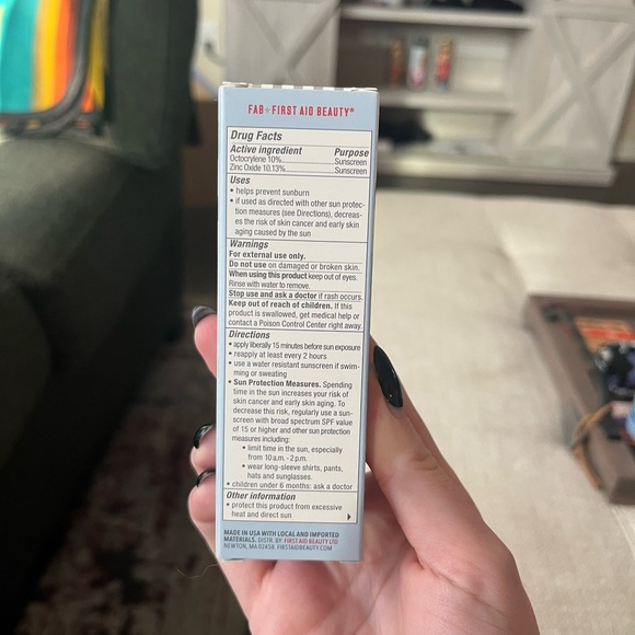 First Aid Beauty - Ultra Repair Moisturizer SPF 30 - Picture 4 of 8